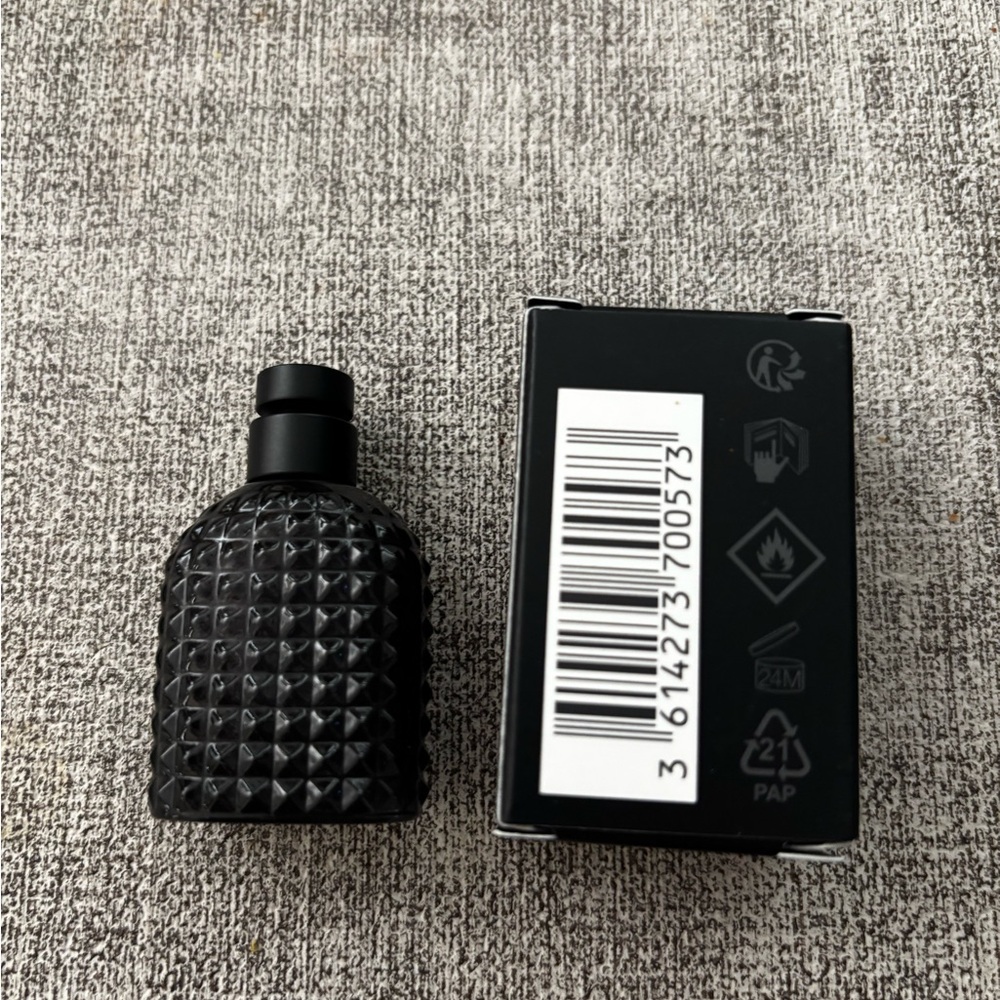Valentino Uomo Born in Roma EDP TRAVEL SIZE NEW 4ml - Picture 2 of 3